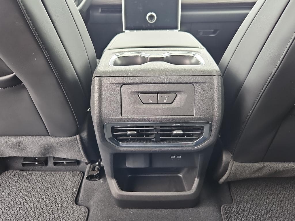 2025 GMC Sierra EV view 21