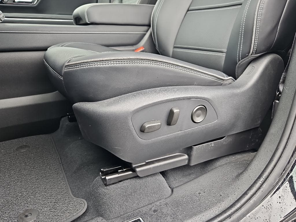 2025 GMC Sierra EV view 6