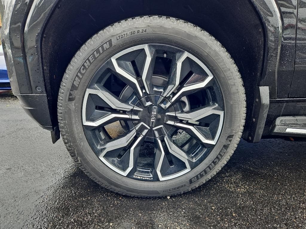 2025 GMC Sierra EV view 32