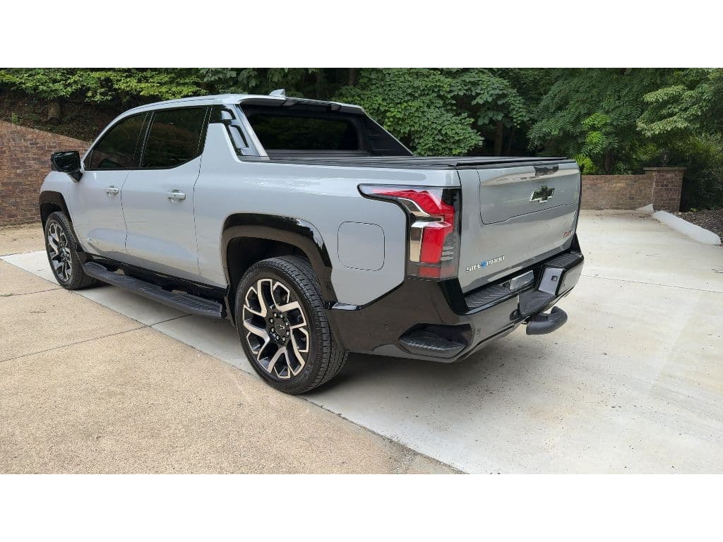 2025 Chevrolet Silverado EV view 3