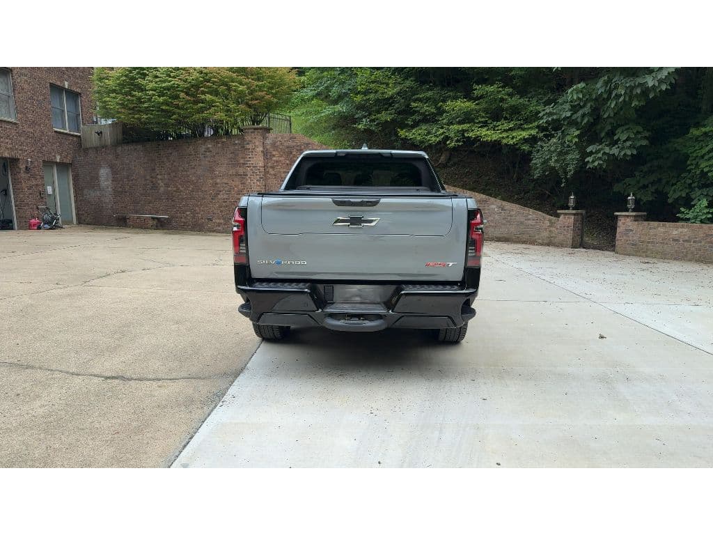 2025 Chevrolet Silverado EV view 4