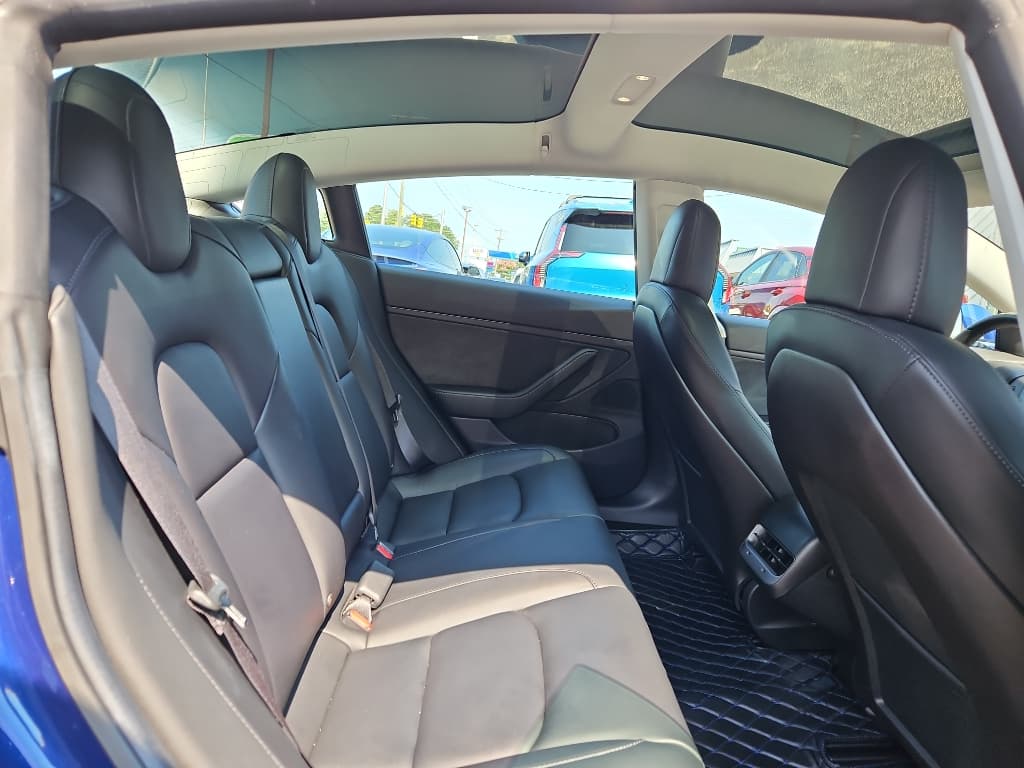 2019 Tesla Model 3 view 19