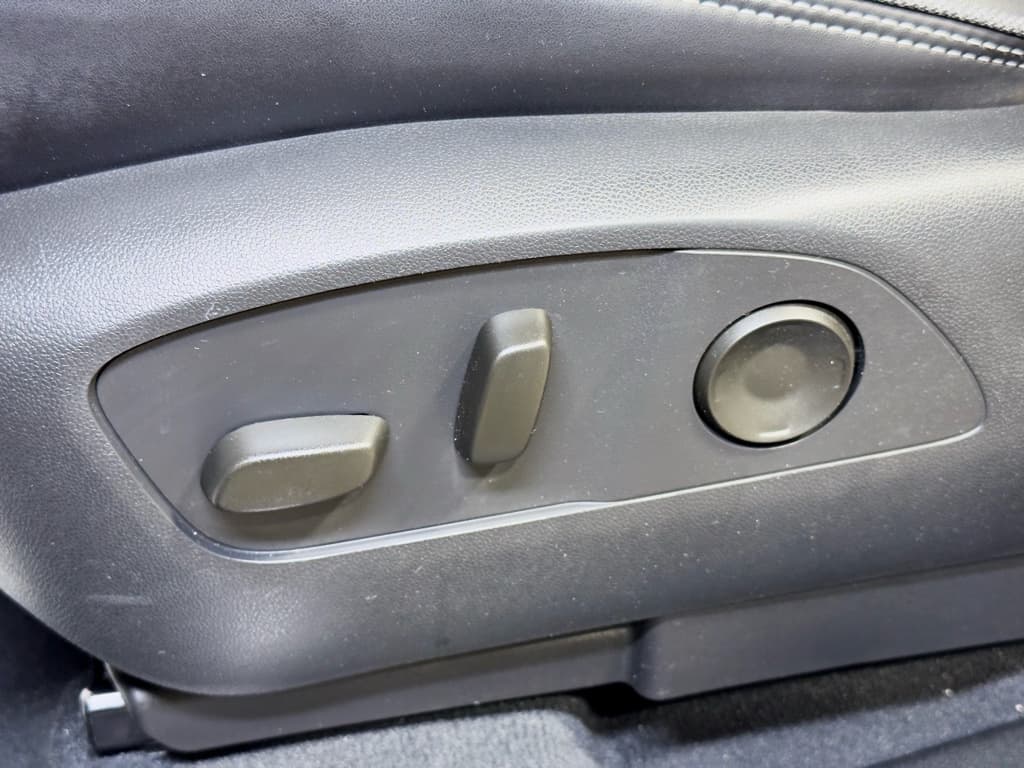 2025 GMC Sierra EV view 7