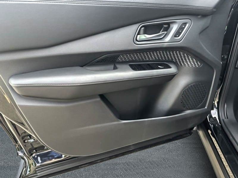 2023 Nissan Ariya view 3