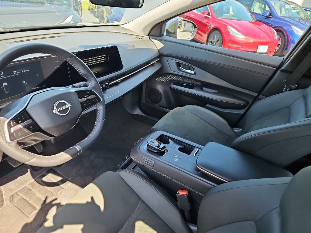 2023 Nissan Ariya view 17