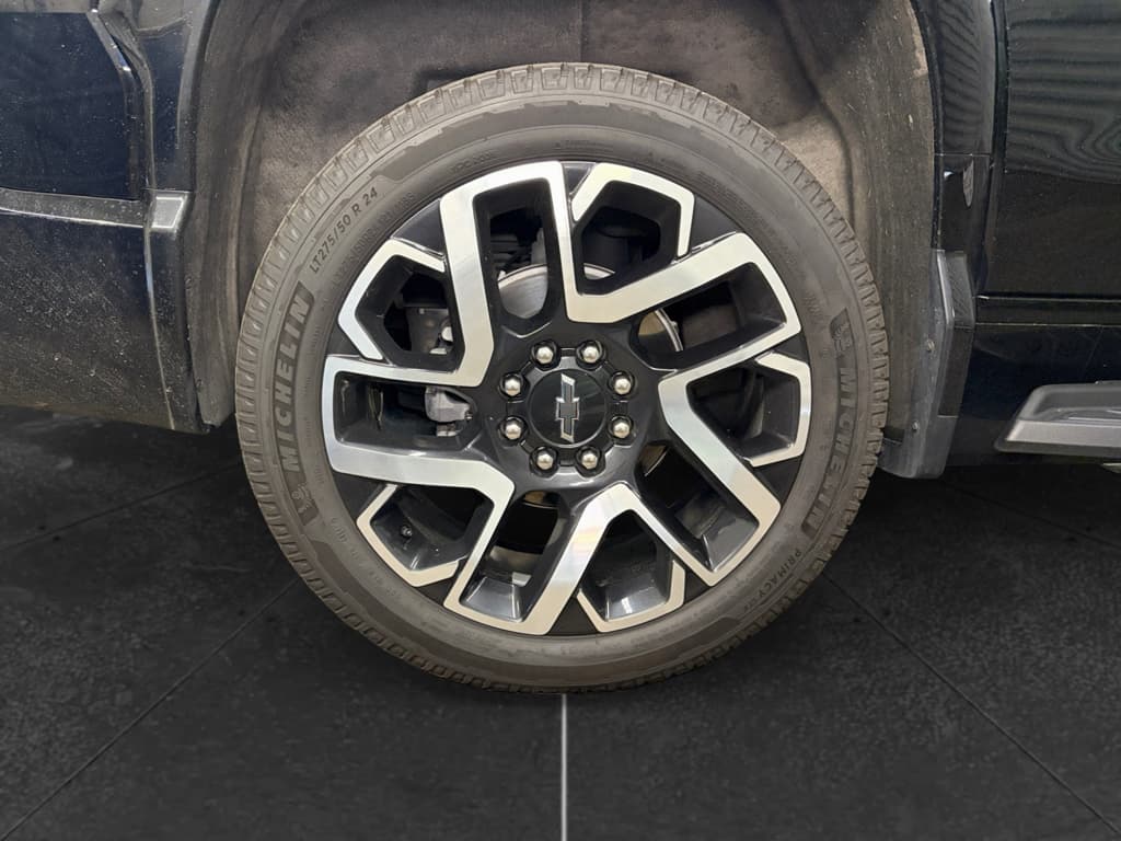 2025 Chevrolet Silverado EV view 27