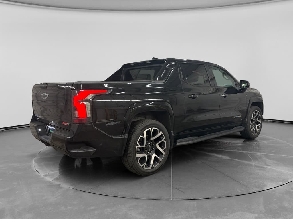 2025 Chevrolet Silverado EV view 3