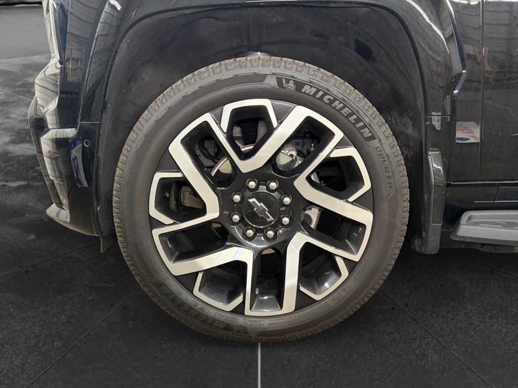 2025 Chevrolet Silverado EV view 31