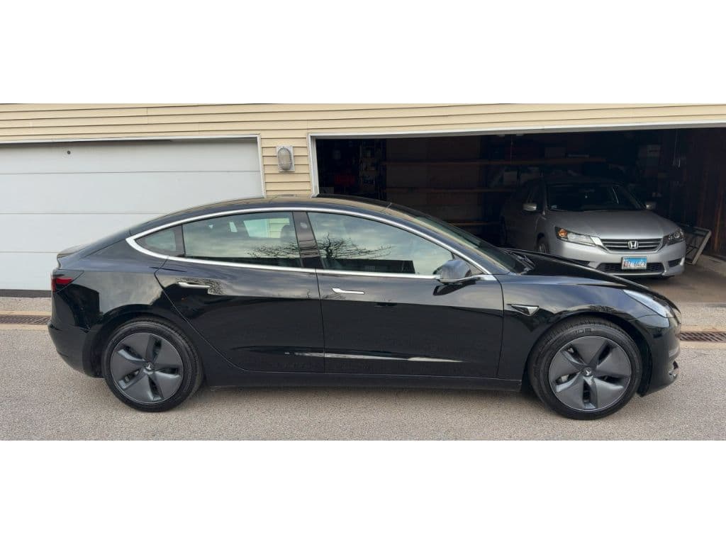 2019 Tesla Model 3 view 3