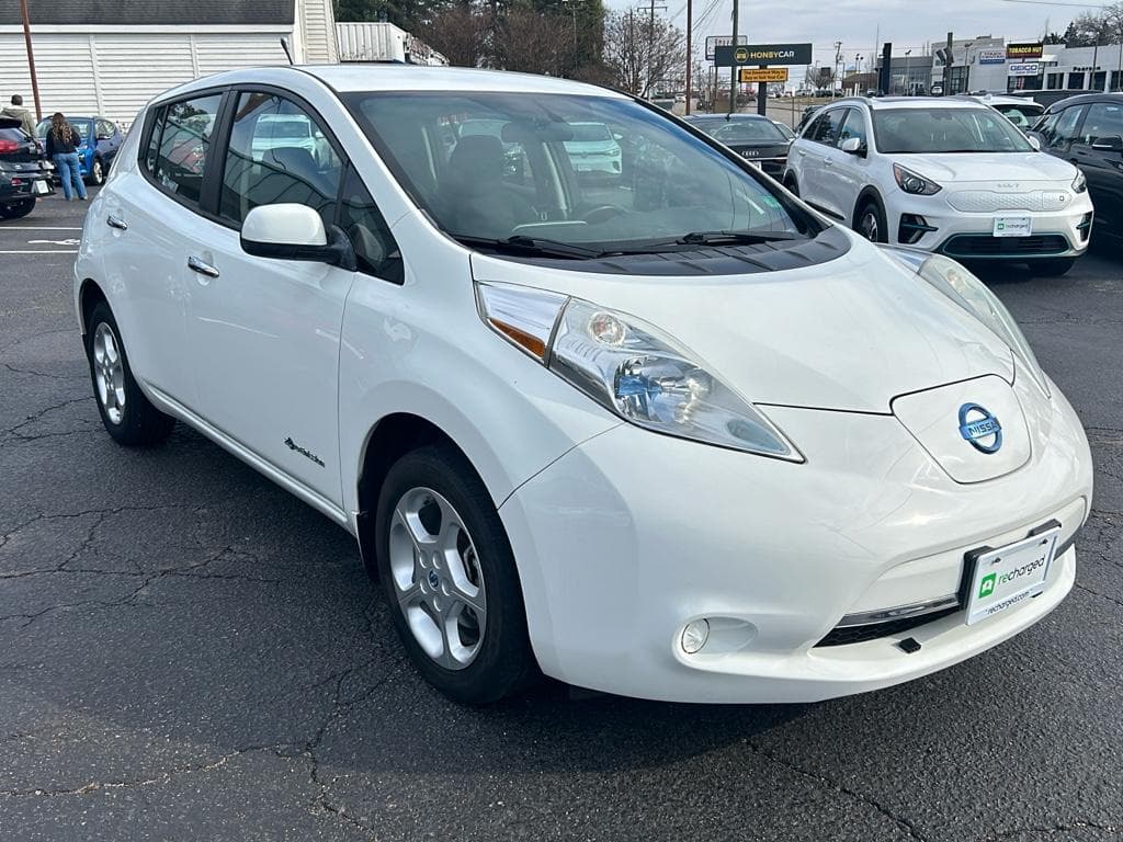 2013 Nissan LEAF view 4