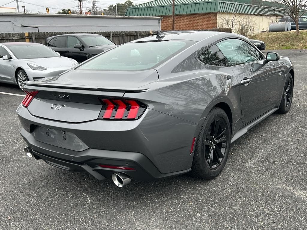 2024 Ford Mustang view 3