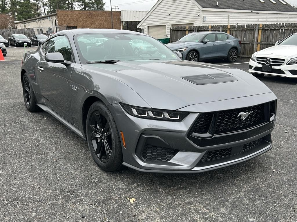 2024 Ford Mustang view 4