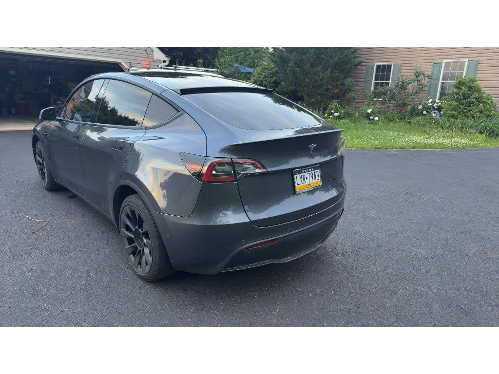 2022 Tesla Model Y view 4