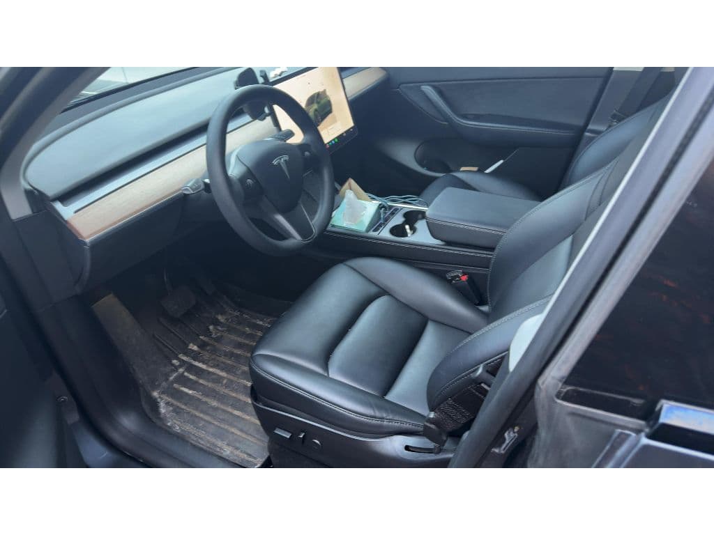 2022 Tesla Model Y view 5
