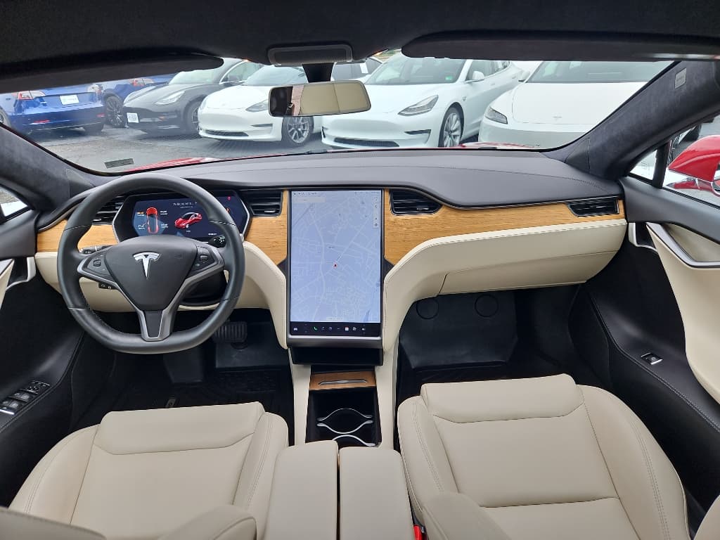 2020 Tesla Model S view 14