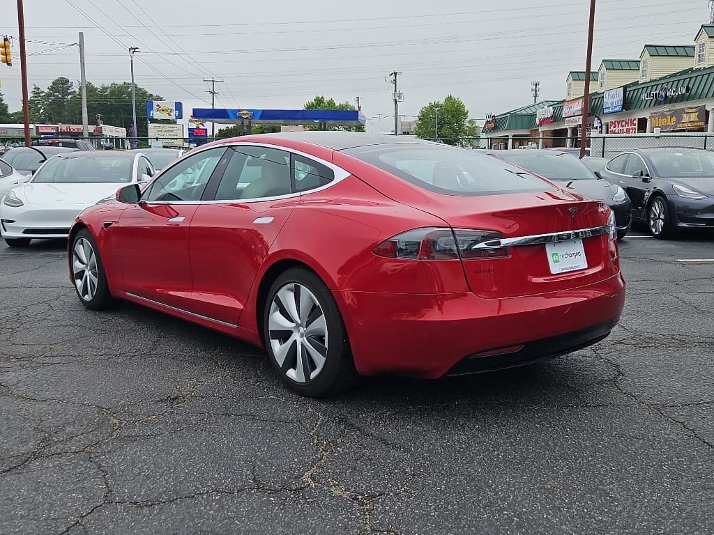 2020 Tesla Model S view 2