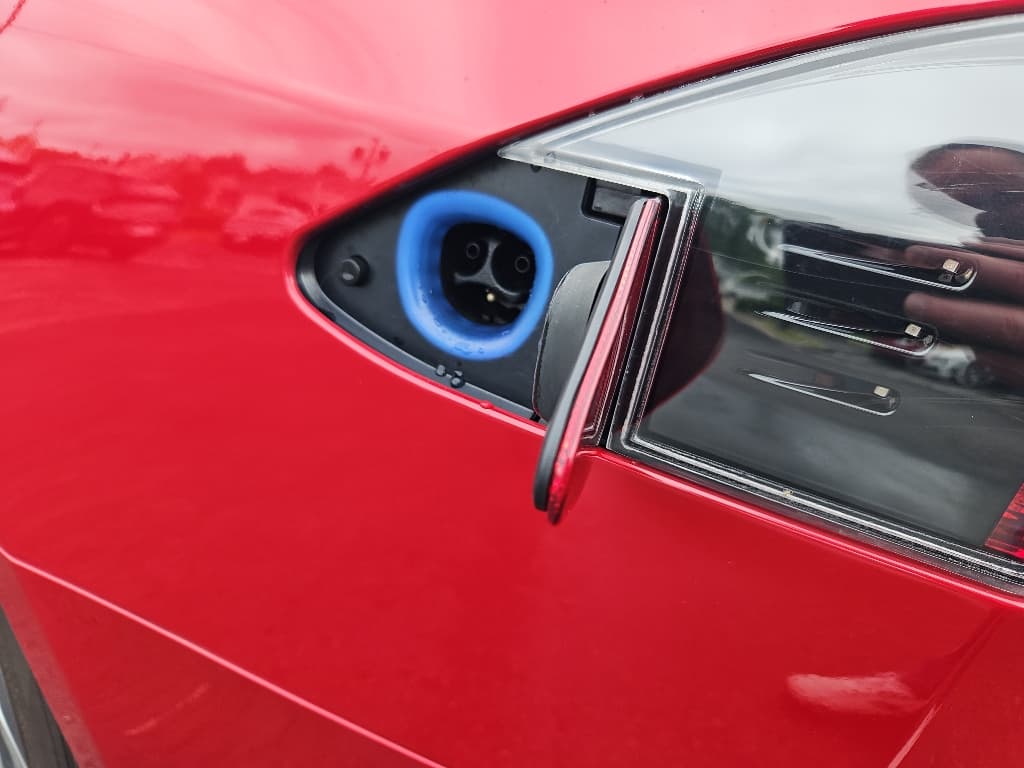 2020 Tesla Model S view 5
