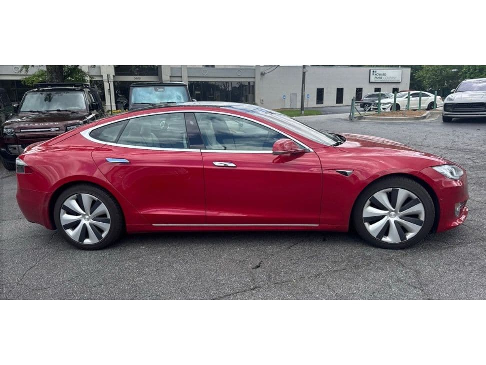 2020 Tesla Model S view 4