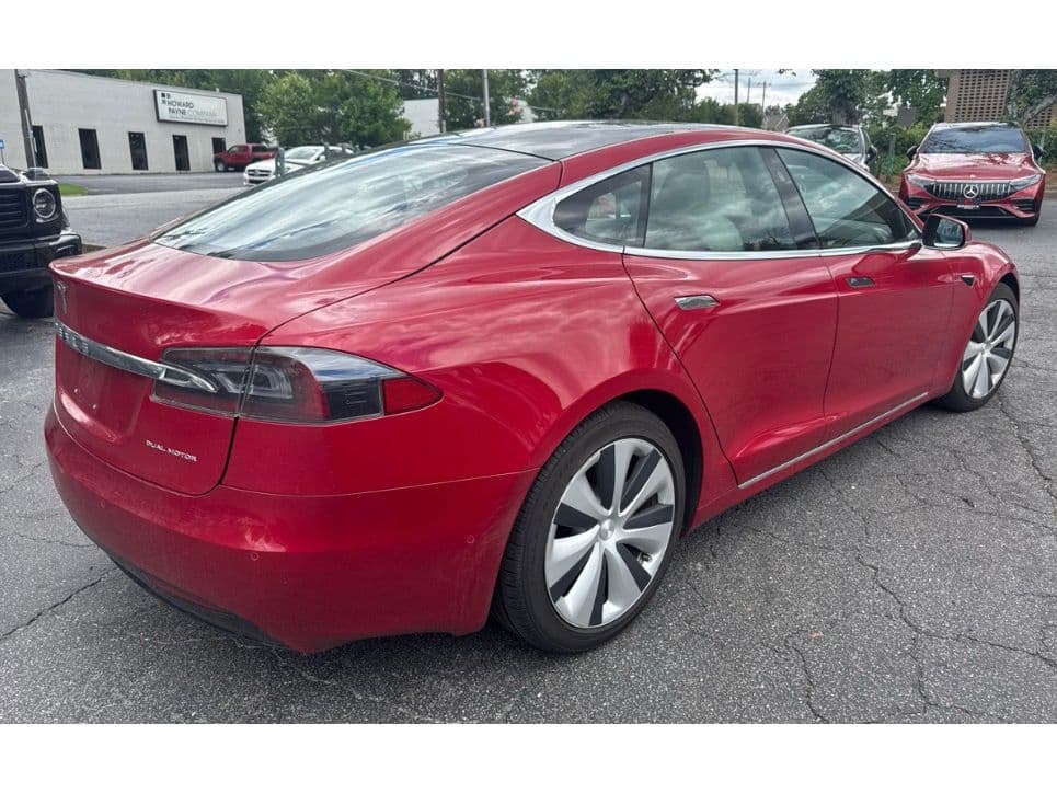 2020 Tesla Model S view 5