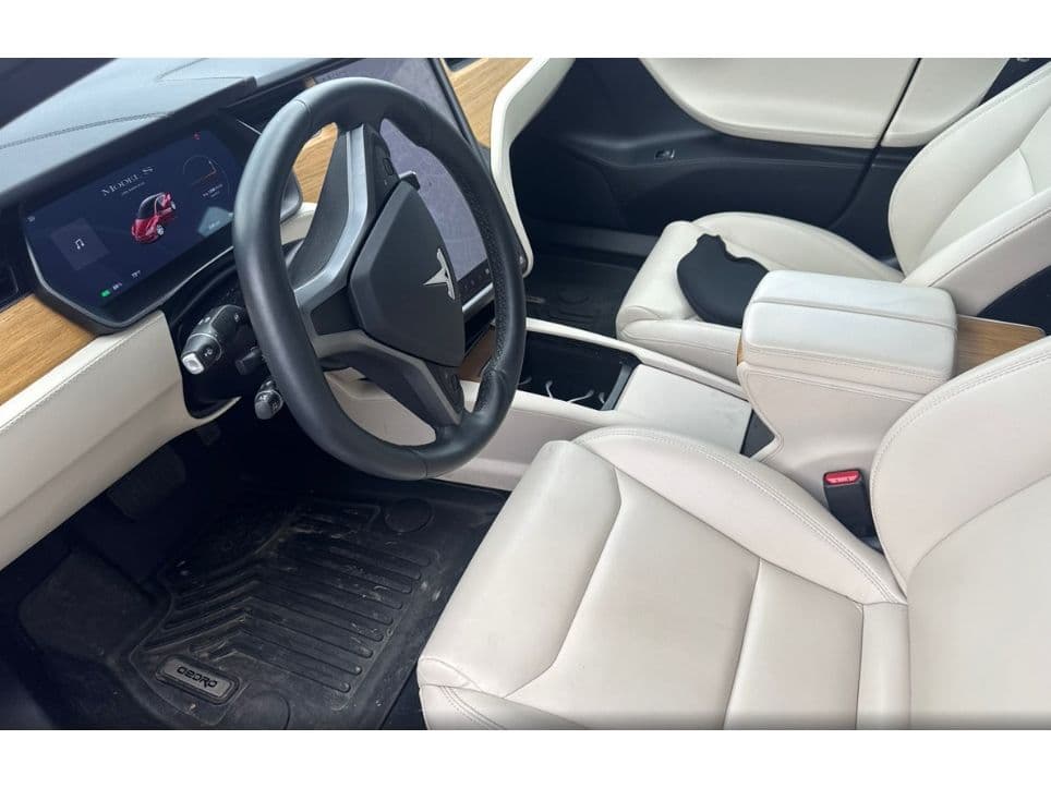 2020 Tesla Model S view 9