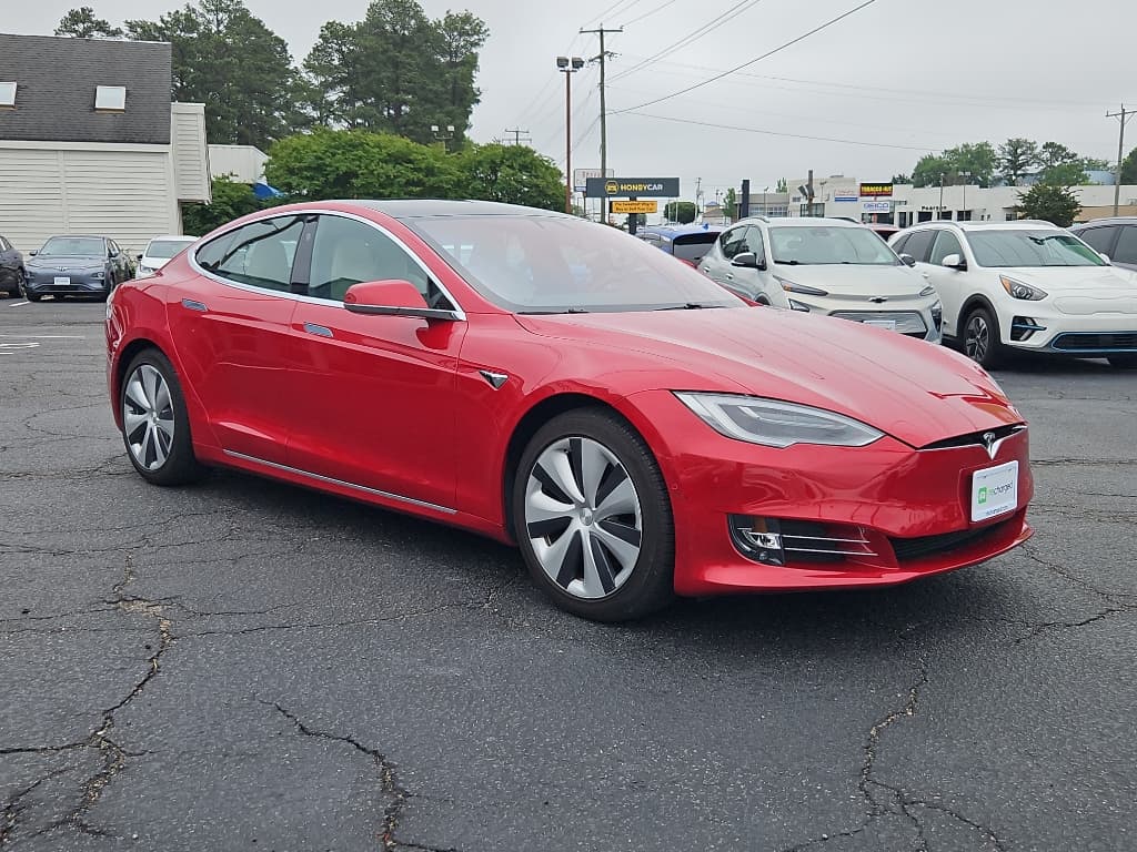 2020 Tesla Model S view 4