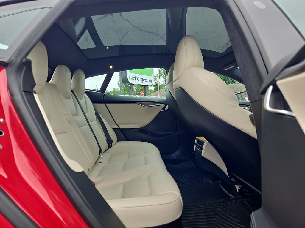 2020 Tesla Model S view 20