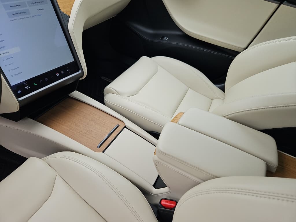 2020 Tesla Model S view 16