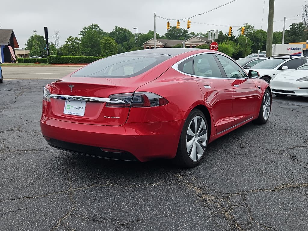 2020 Tesla Model S view 3