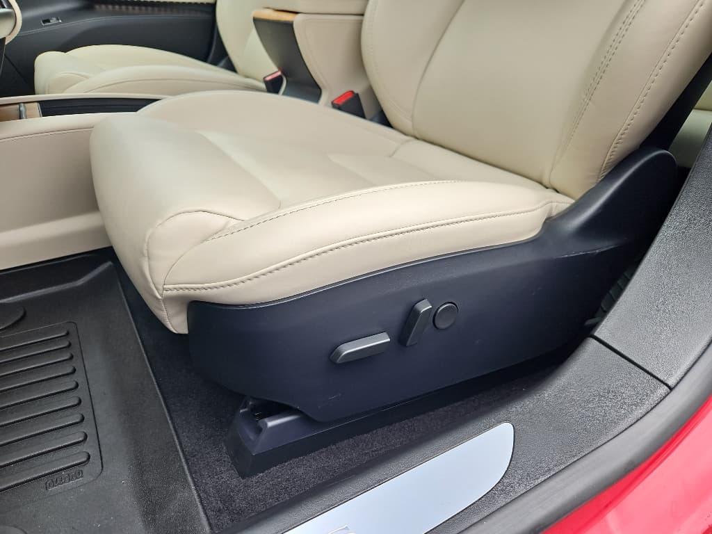 2020 Tesla Model S view 8