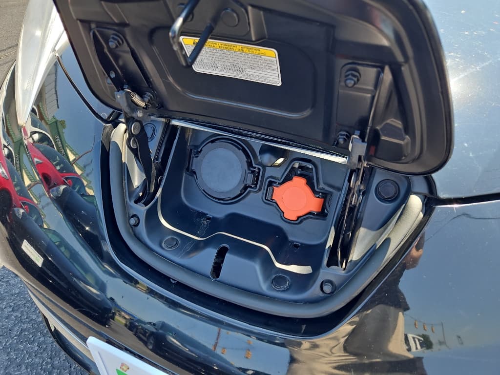 2013 Nissan LEAF view 5