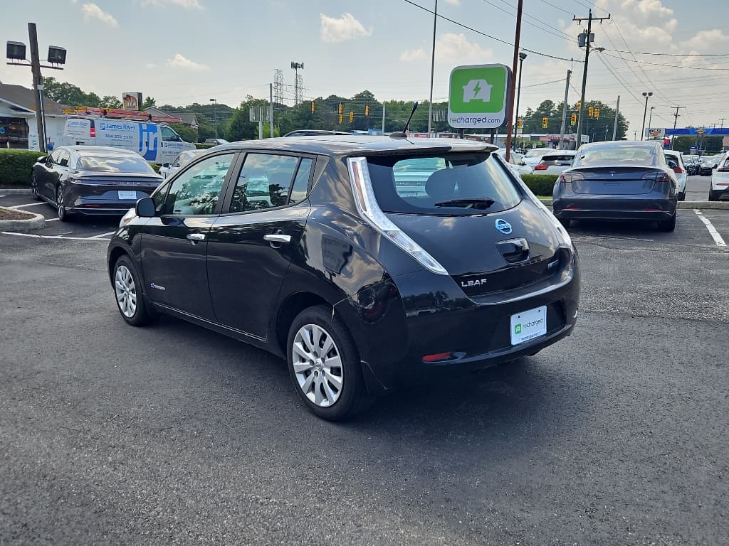 2013 Nissan LEAF view 2