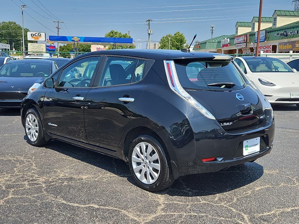 2013 Nissan LEAF view 2