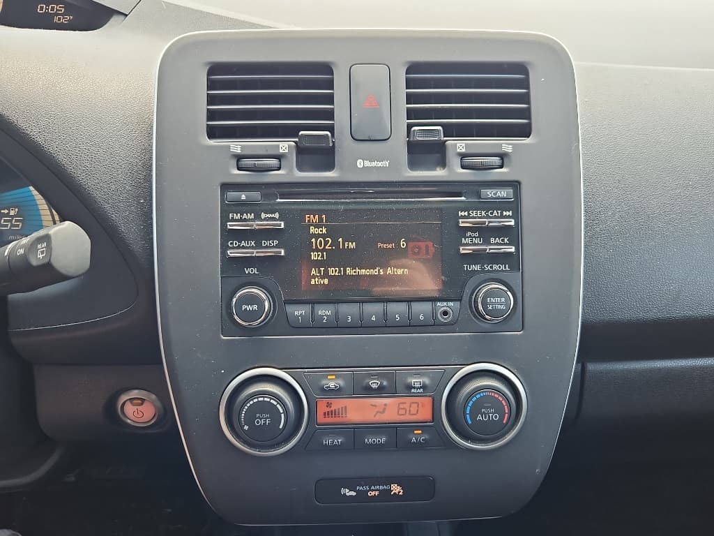 2013 Nissan LEAF view 6