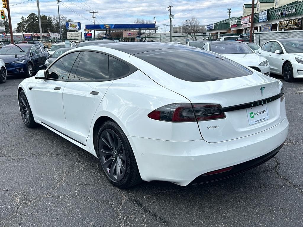 2020 Tesla Model S view 2