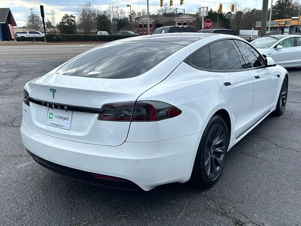 2020 Tesla Model S view 3