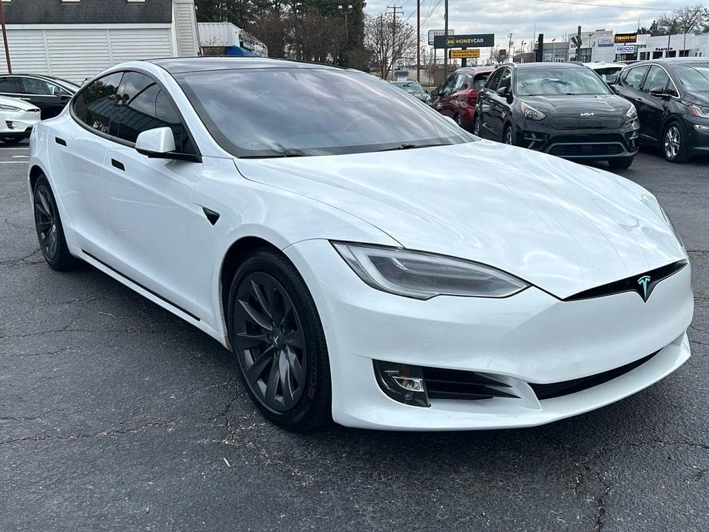 2020 Tesla Model S view 4