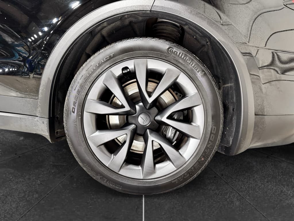 2023 Tesla Model X view 35