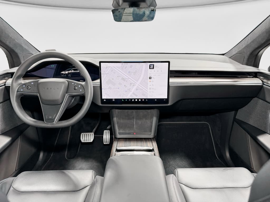 2023 Tesla Model X view 14