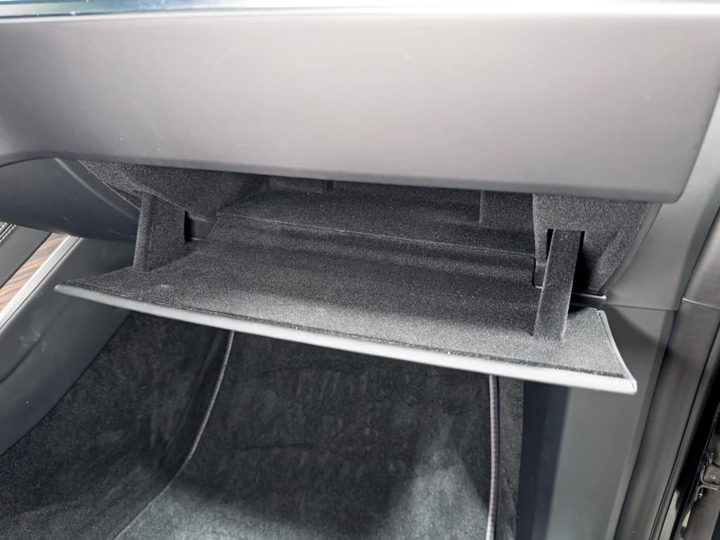 2023 Tesla Model X view 18