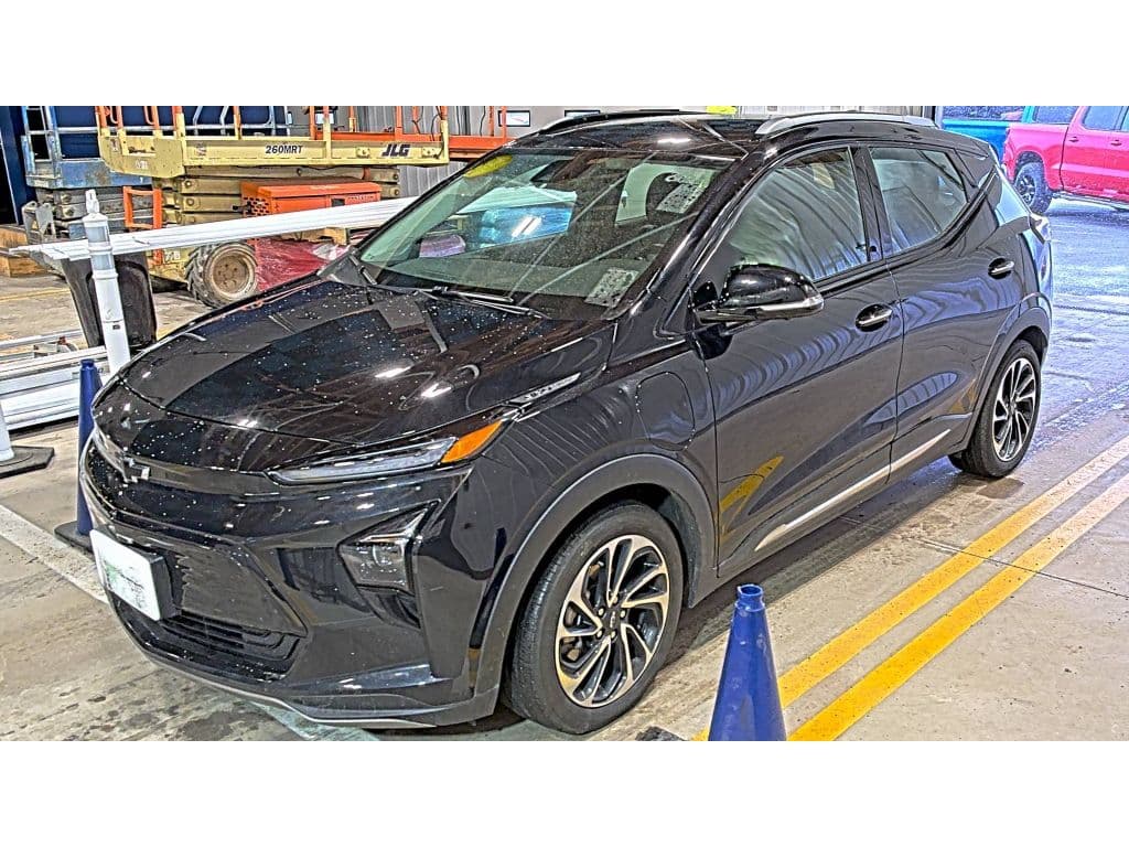2023 Chevrolet Bolt EUV view 1