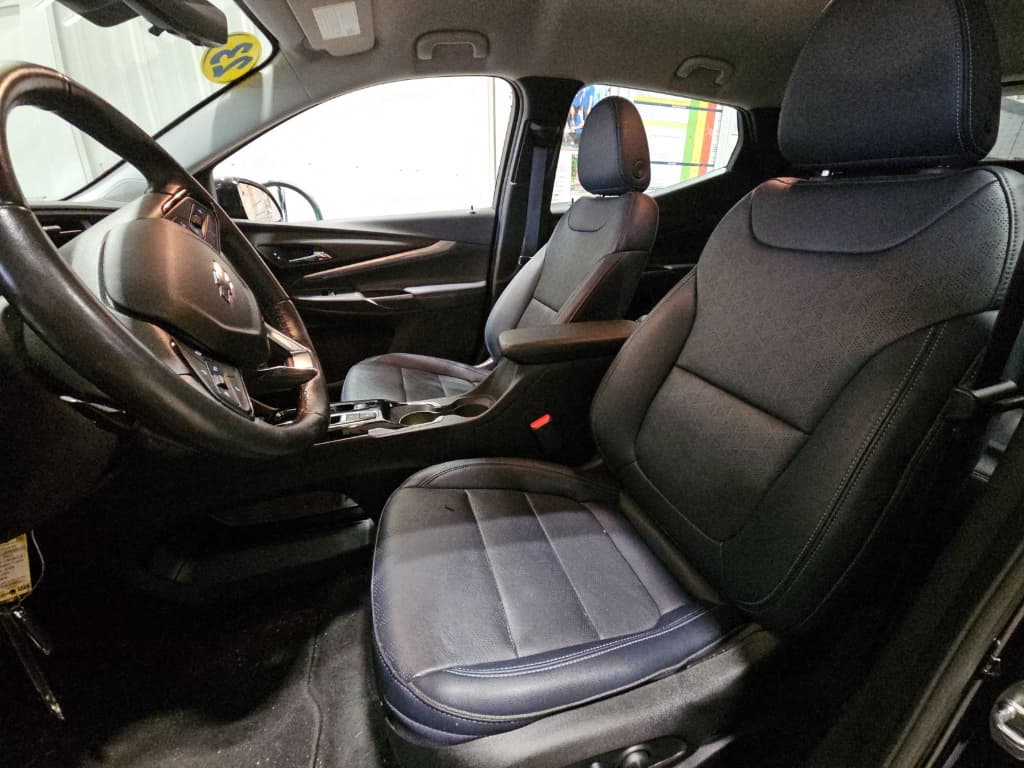 2023 Chevrolet Bolt EUV view 5