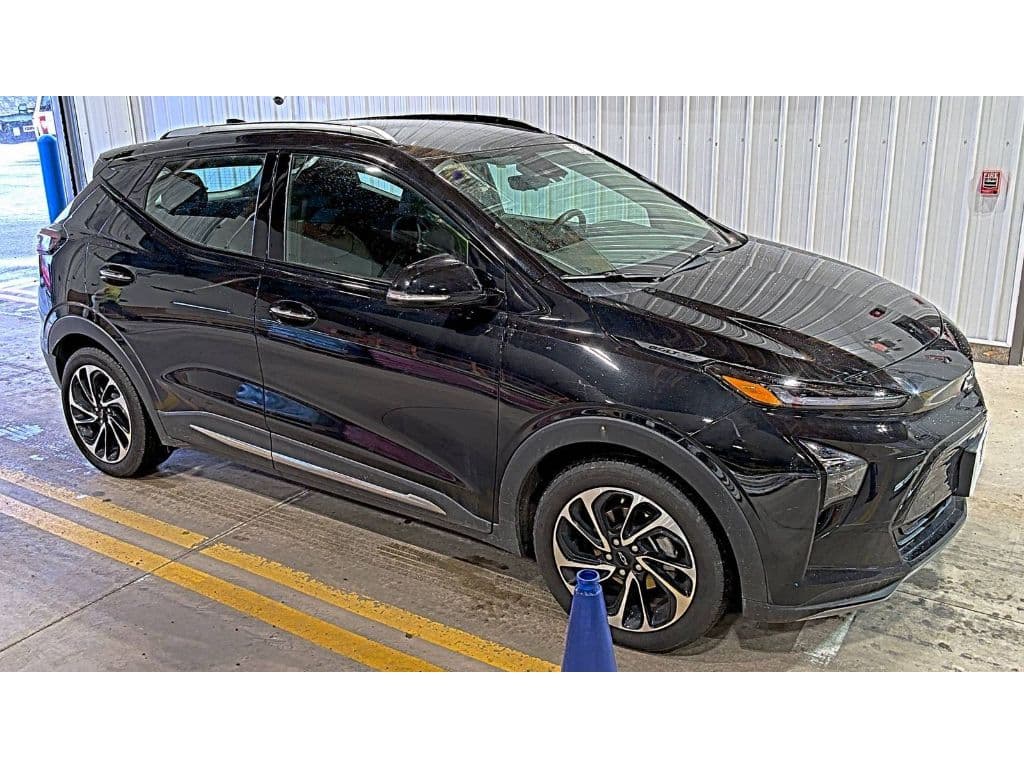 2023 Chevrolet Bolt EUV view 4