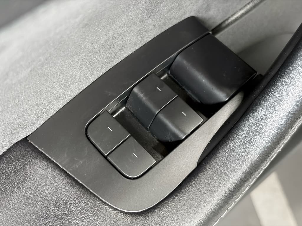 2022 Tesla Model Y view 7