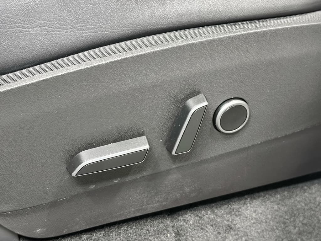 2022 Tesla Model Y view 7