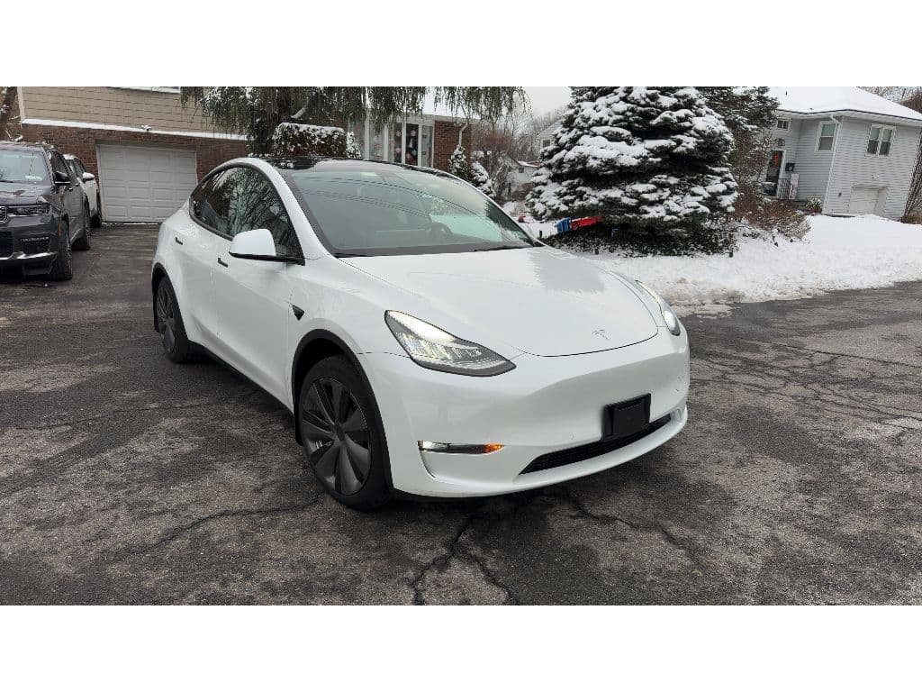 2022 Tesla Model Y view 3