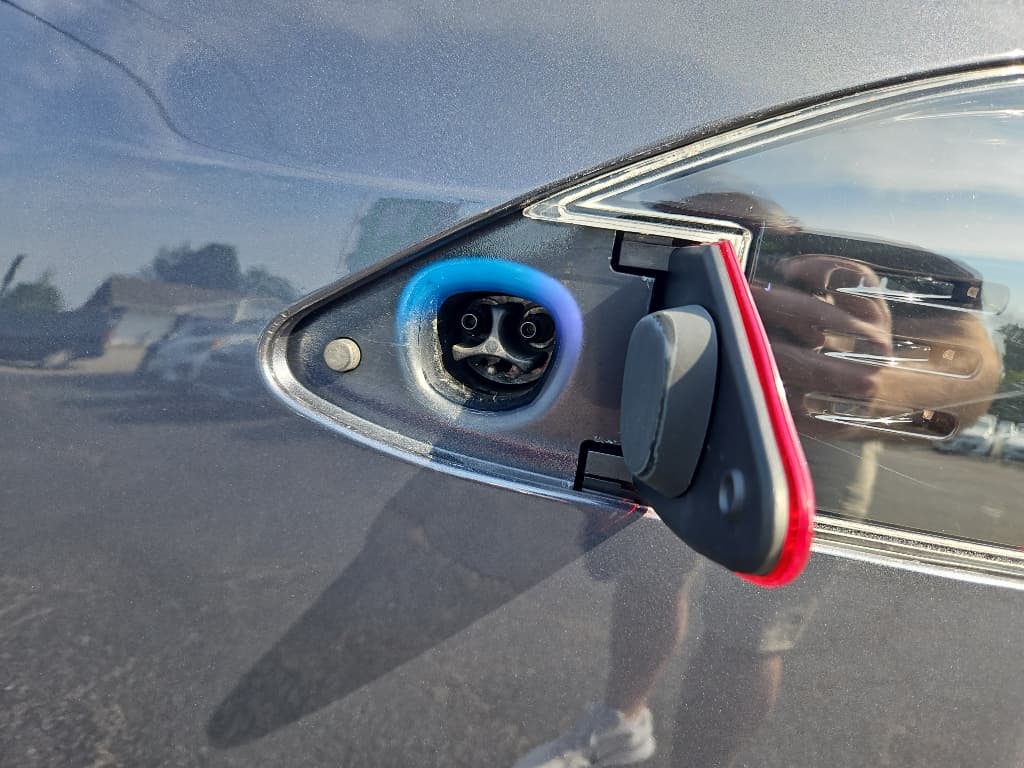2021 Tesla Model S view 5