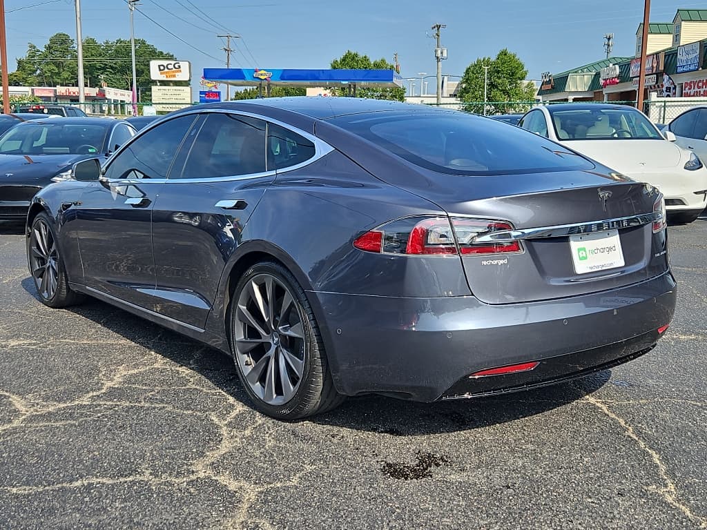 2021 Tesla Model S view 2