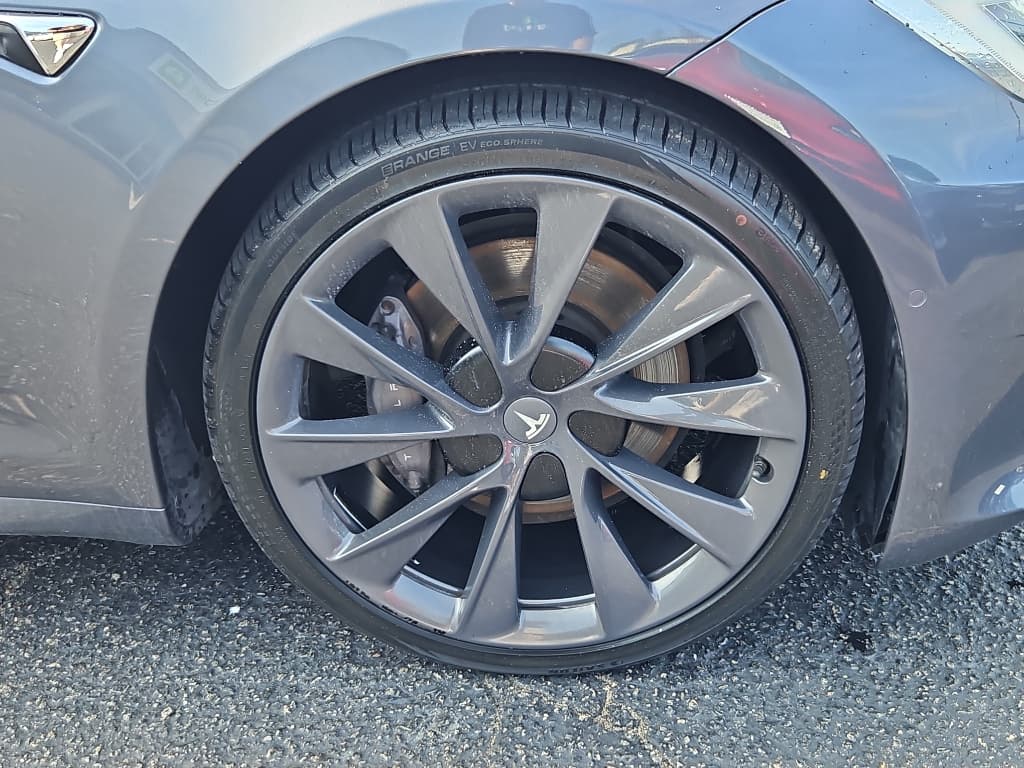 2021 Tesla Model S view 30
