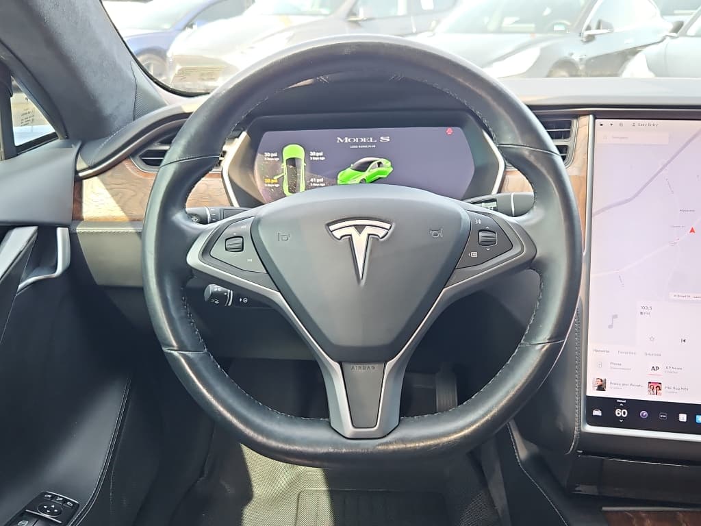 2021 Tesla Model S view 8