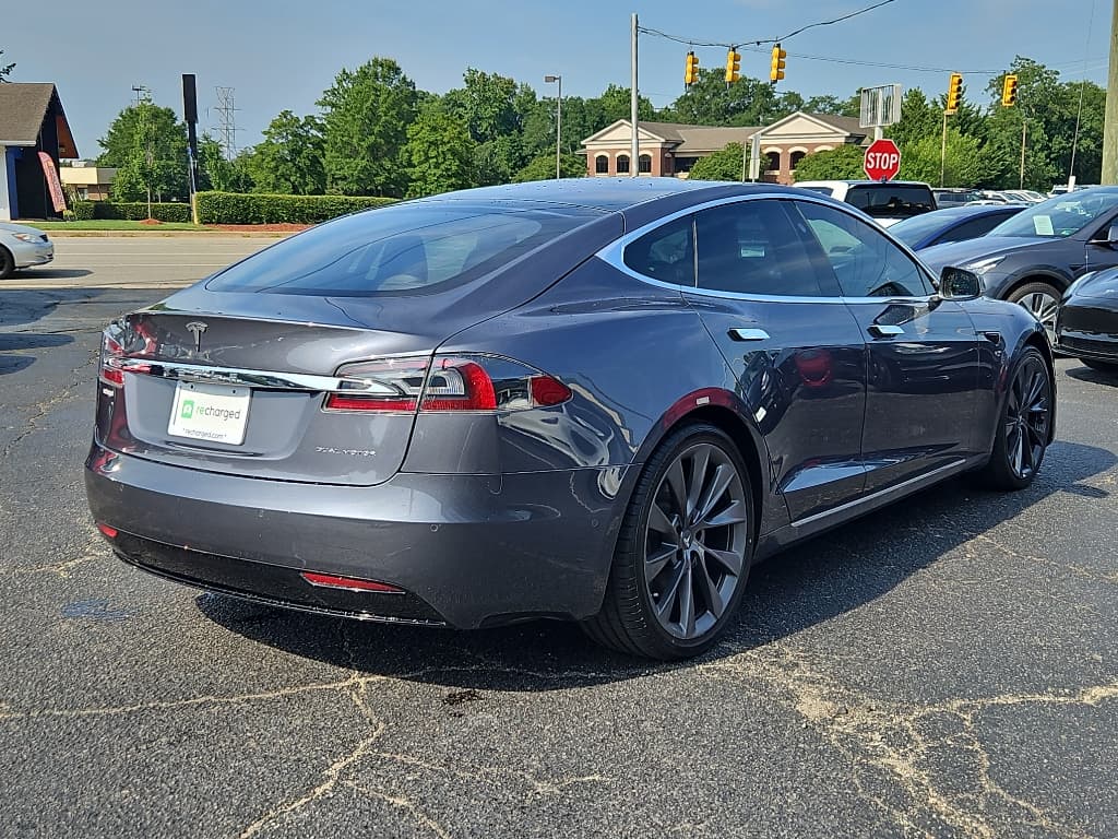 2021 Tesla Model S view 3